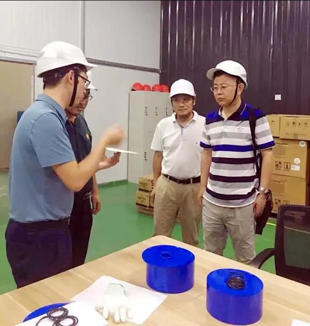 中石油西南油氣田分公司、中石油川慶鉆探公司、長(zhǎng)江大學(xué)領(lǐng)導(dǎo)和專家來我司考察調(diào)研