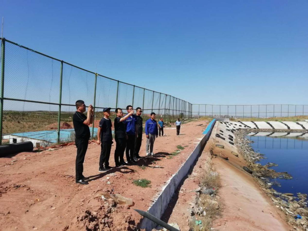 內(nèi)蒙環(huán)投呂總陪同康巴什區(qū)公用局局長及環(huán)保局各領(lǐng)導(dǎo)蒞臨碩特環(huán)保康巴什區(qū)項目現(xiàn)場考察